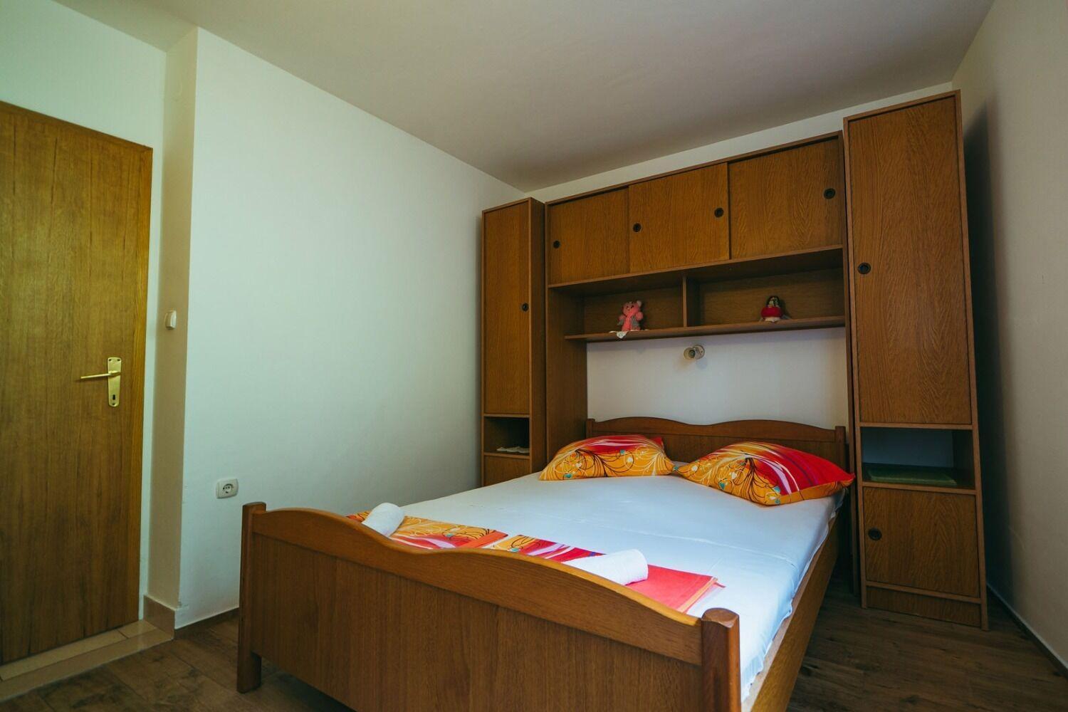 Apartments Lovre - Close To The Sea Брела Екстериор снимка