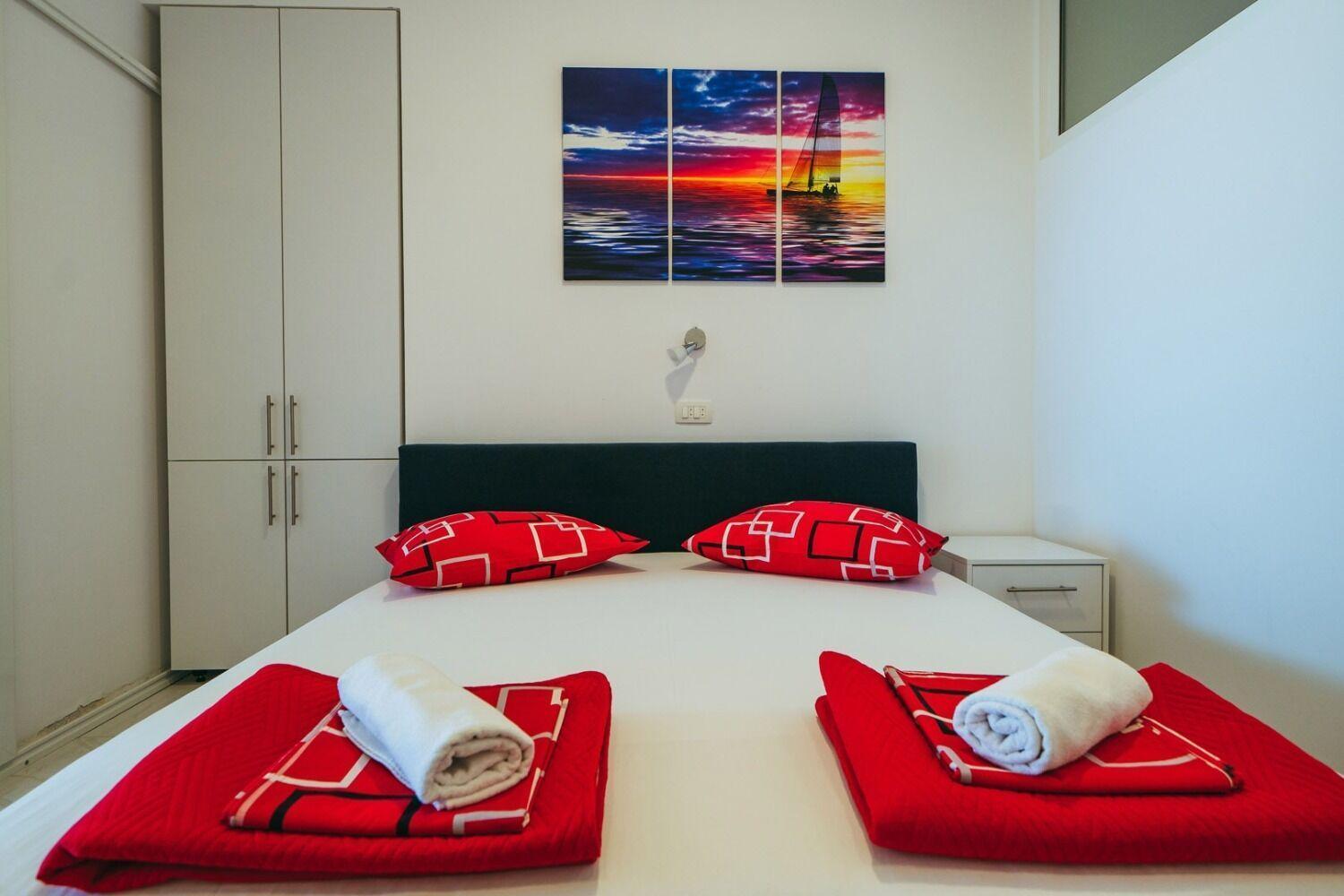 Apartments Lovre - Close To The Sea Брела Екстериор снимка