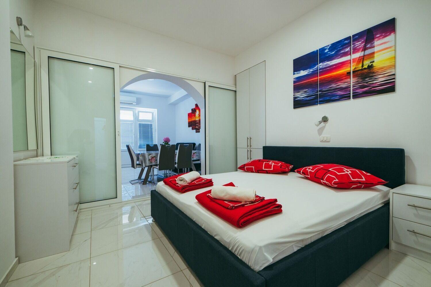 Apartments Lovre - Close To The Sea Брела Екстериор снимка