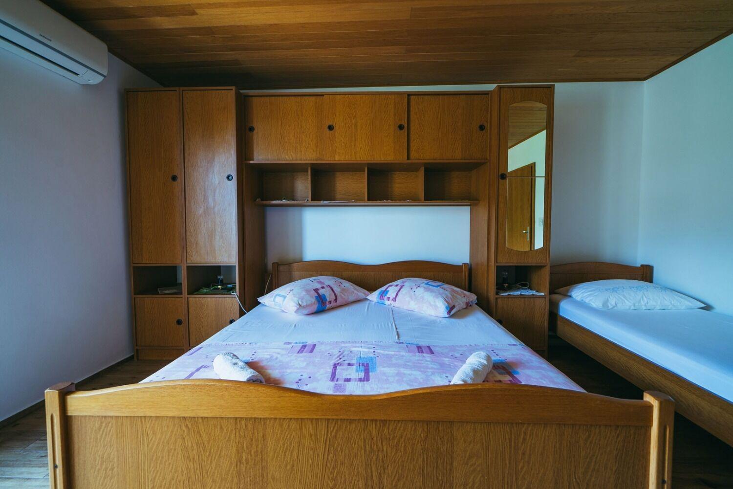 Apartments Lovre - Close To The Sea Брела Екстериор снимка