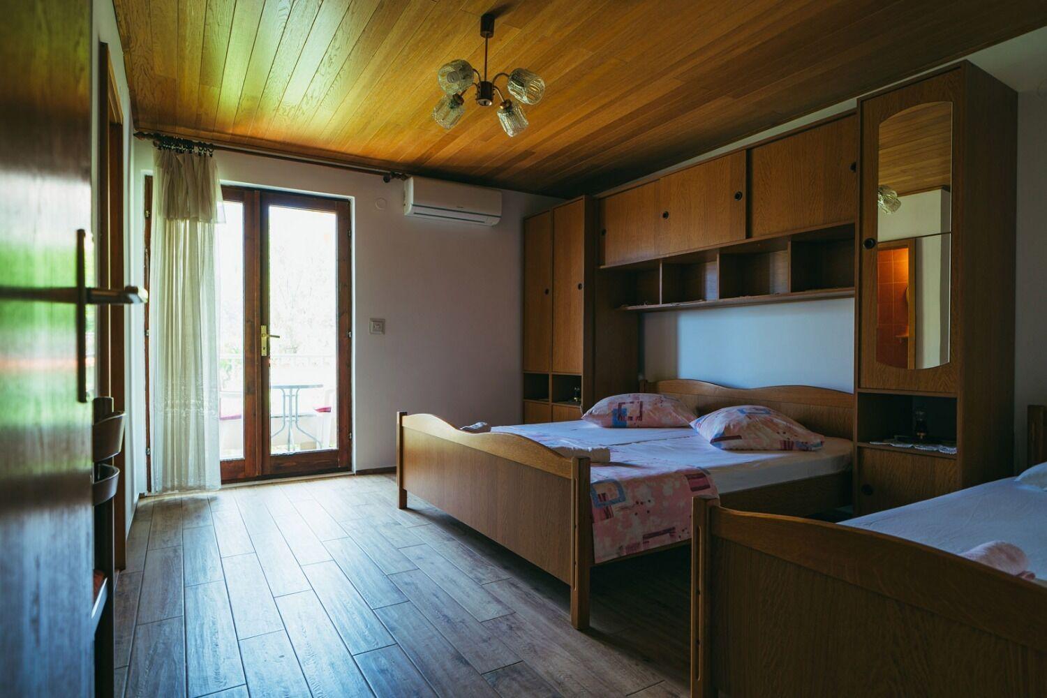 Apartments Lovre - Close To The Sea Брела Екстериор снимка