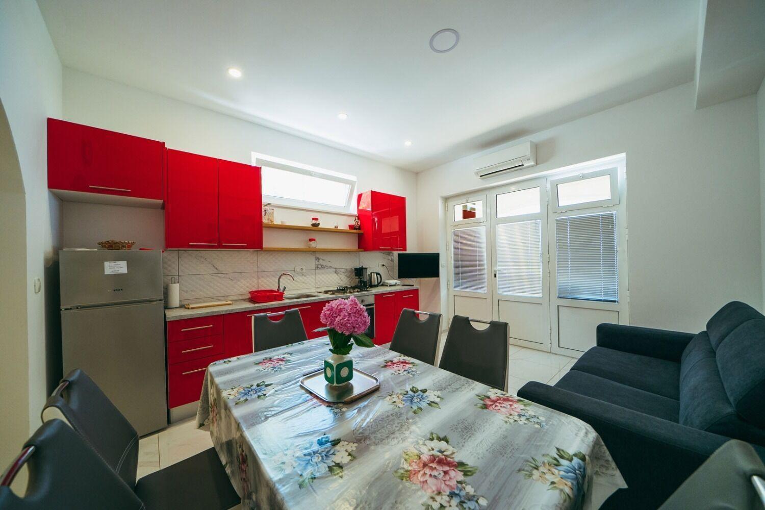 Apartments Lovre - Close To The Sea Брела Екстериор снимка
