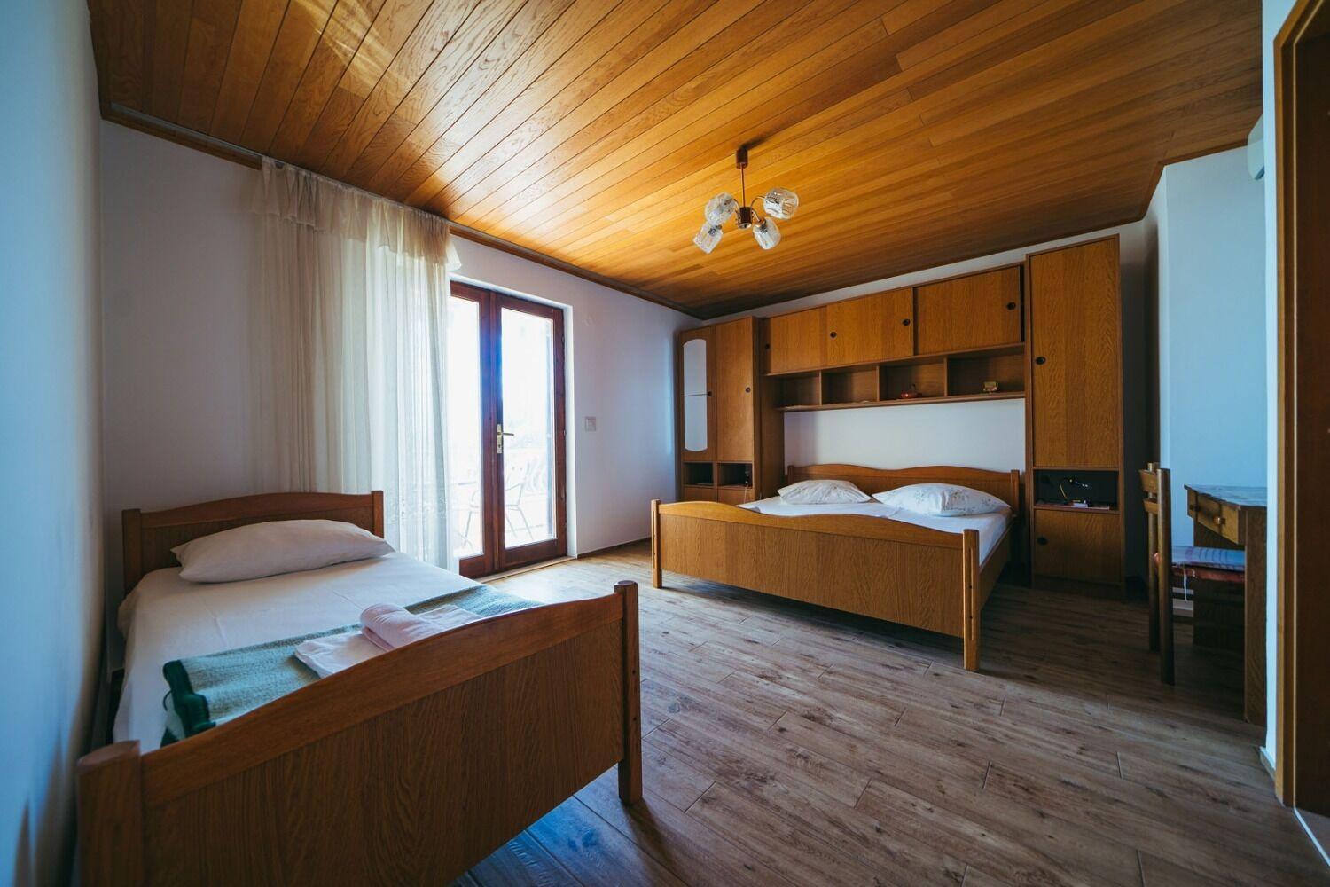Apartments Lovre - Close To The Sea Брела Екстериор снимка