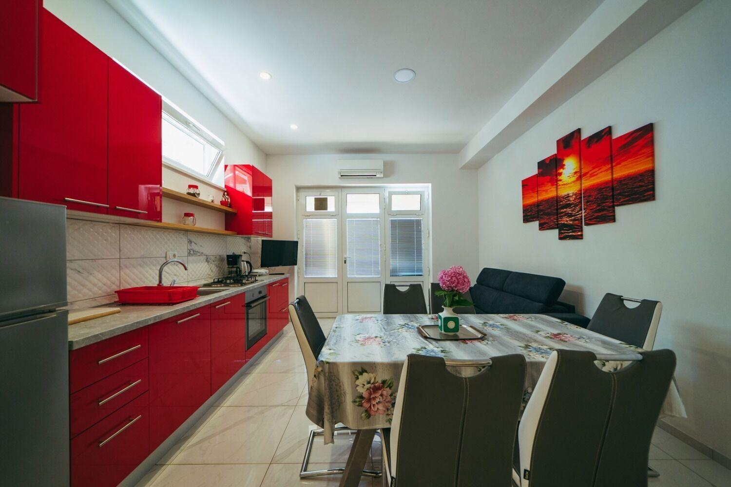 Apartments Lovre - Close To The Sea Брела Екстериор снимка