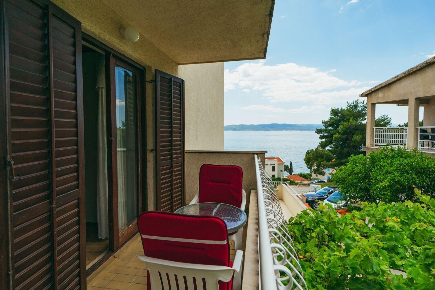 Apartments Lovre - Close To The Sea Брела Екстериор снимка