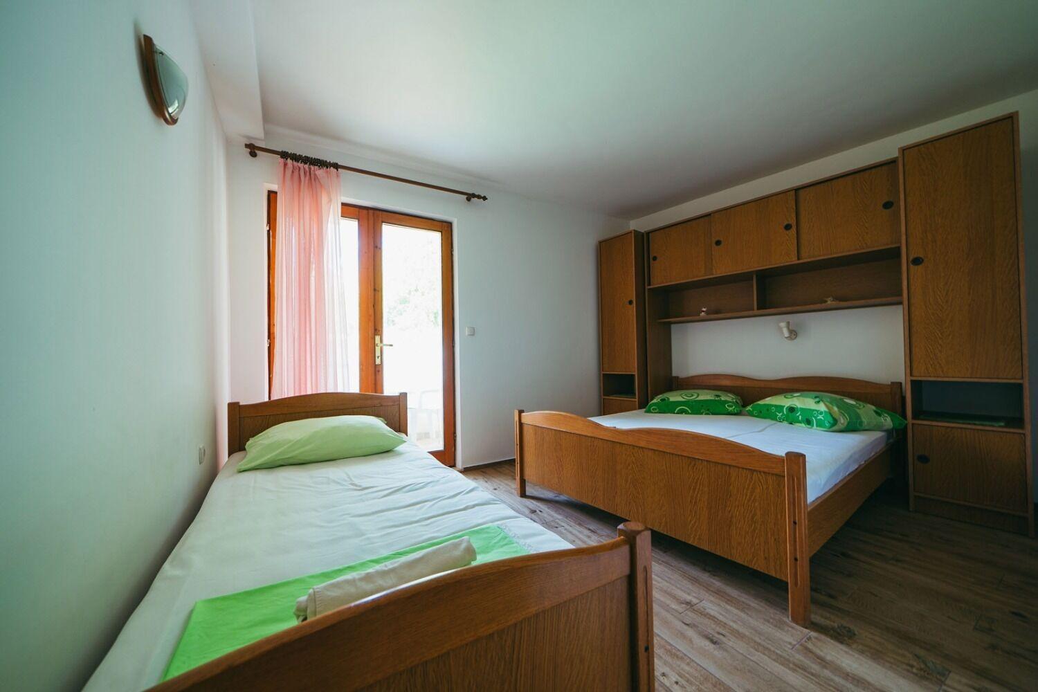 Apartments Lovre - Close To The Sea Брела Екстериор снимка
