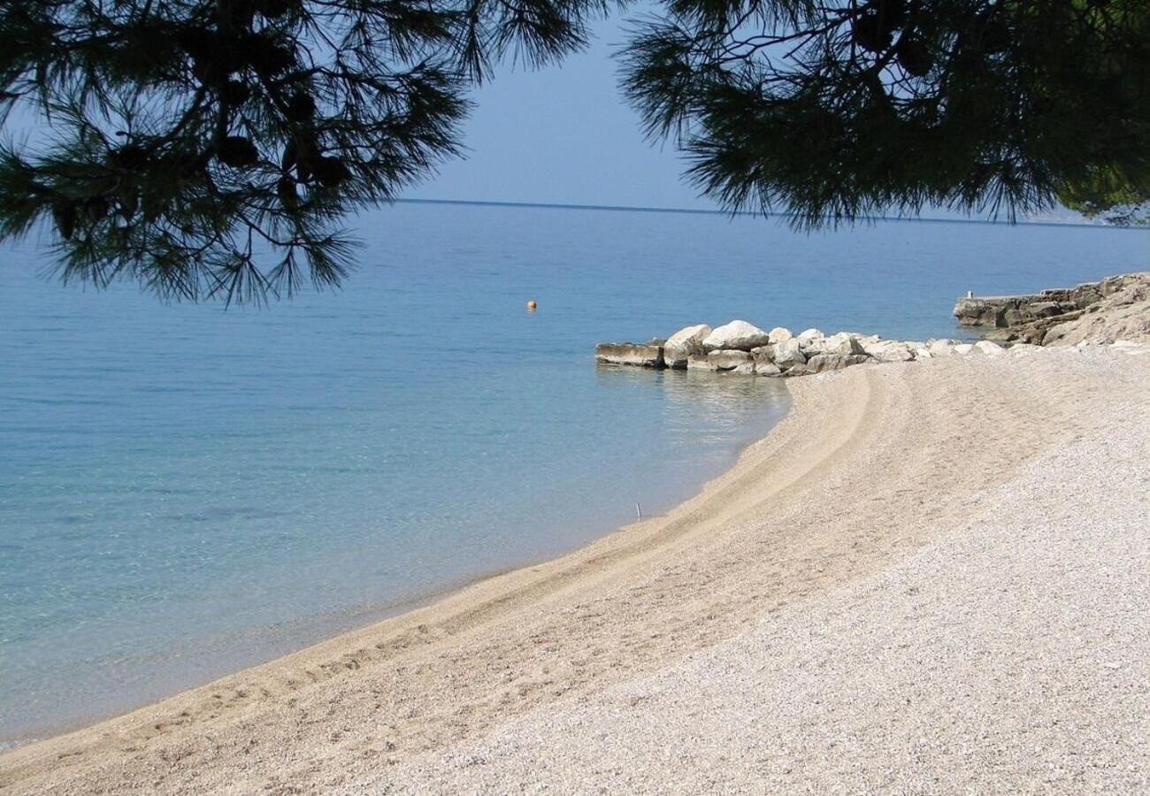 Apartments Lovre - Close To The Sea Брела Екстериор снимка