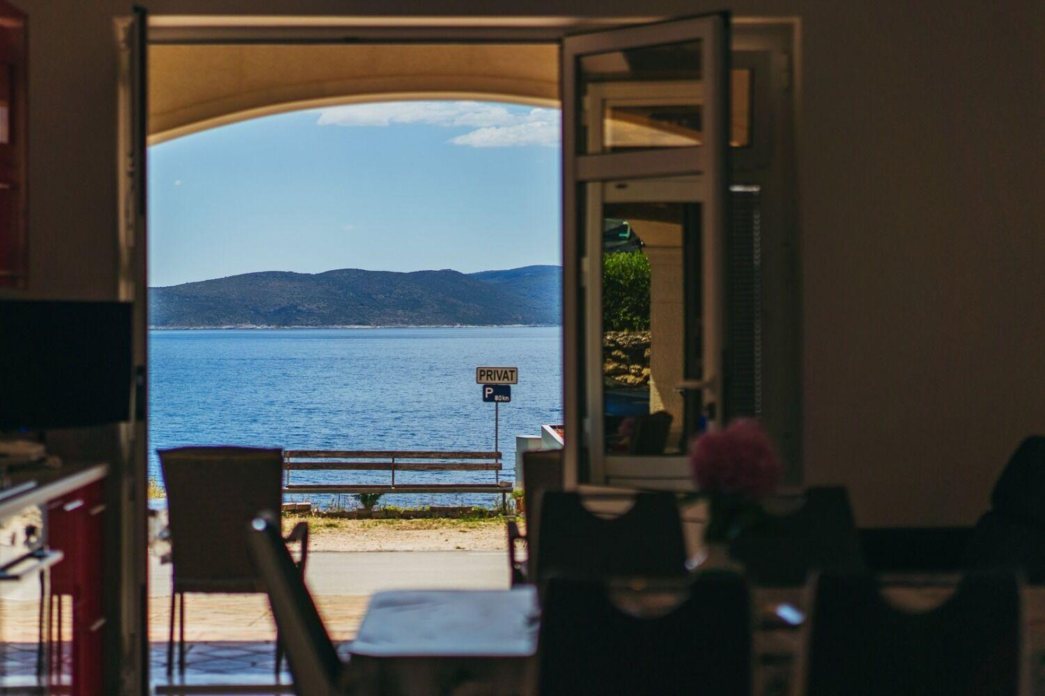 Apartments Lovre - Close To The Sea Брела Екстериор снимка