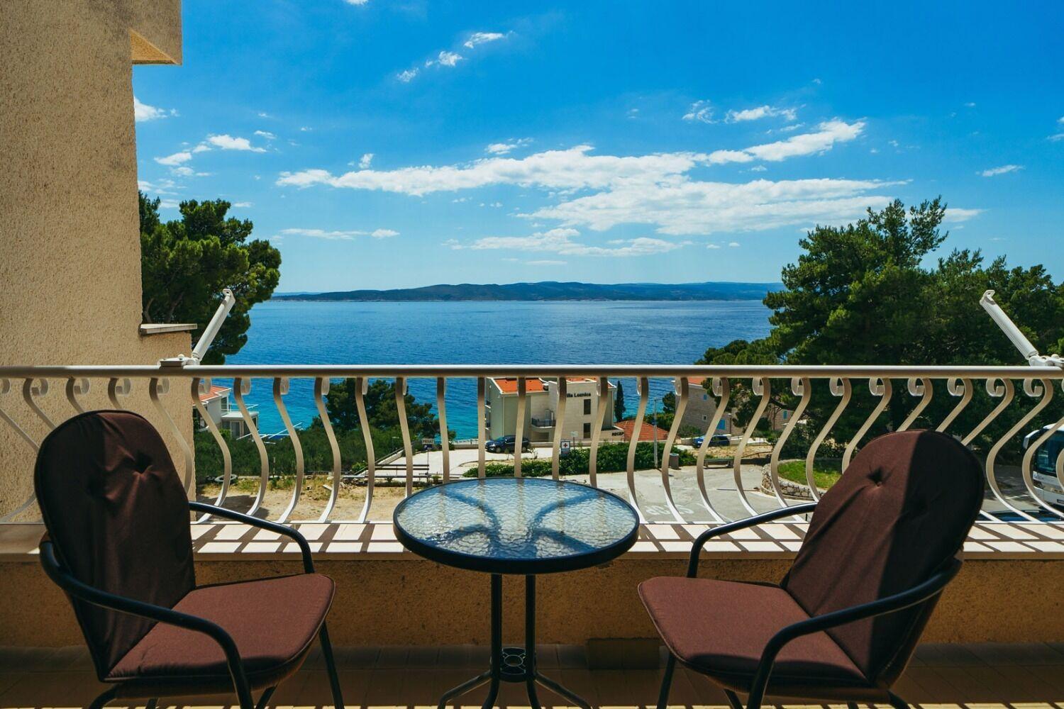 Apartments Lovre - Close To The Sea Брела Екстериор снимка