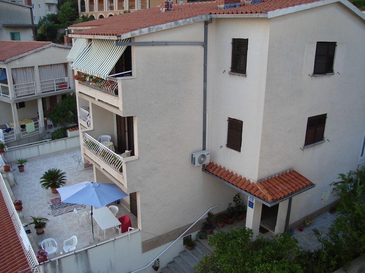 Apartments Lovre - Close To The Sea Брела Екстериор снимка