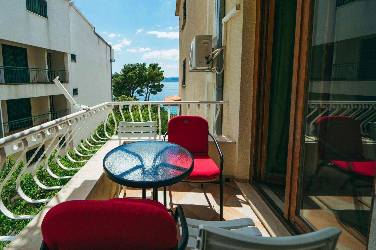 Apartments Lovre - Close To The Sea Брела Екстериор снимка